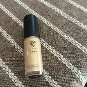 Younique concealer - velour